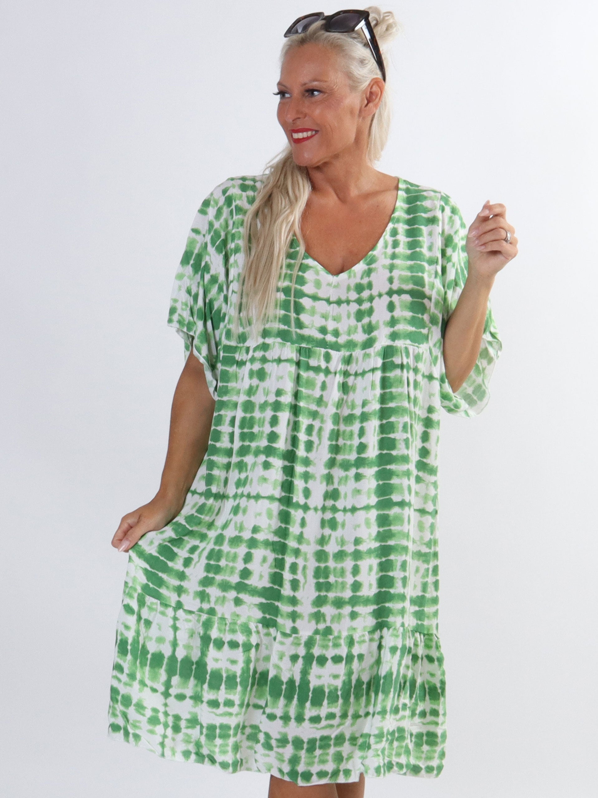 Amanza - Sød plus size tunikakjole i viskose med batikmønster